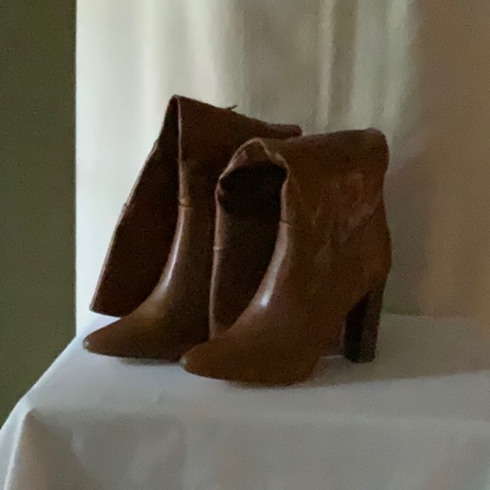 4 inch heels boots 21.5 inches long Size 10m NWOT